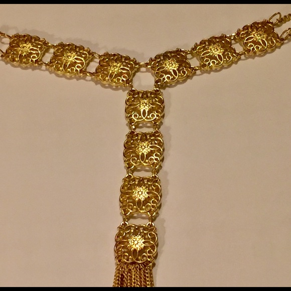 Gold tone statement necklace & heart earrings - Picture 3 of 3